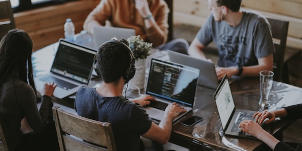 Teams collaborating effectively across organizational boundaries